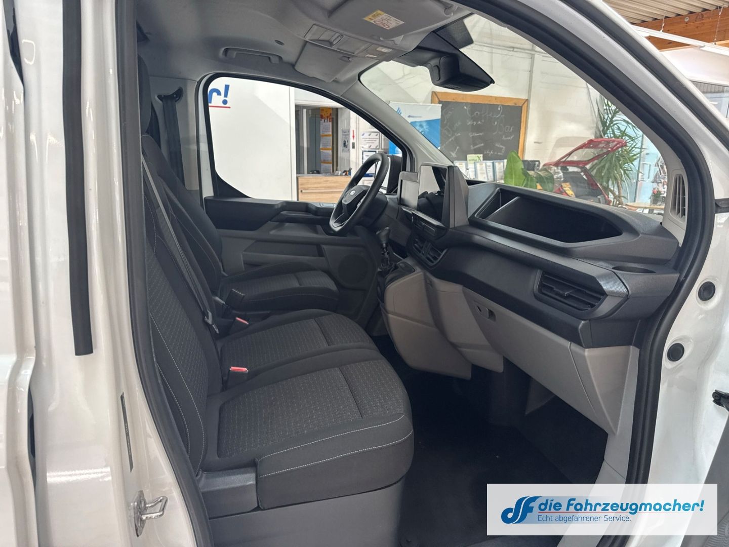 Fahrzeugabbildung Ford Transit Custom Kasten 320 L2 Trend FWD Navi LED