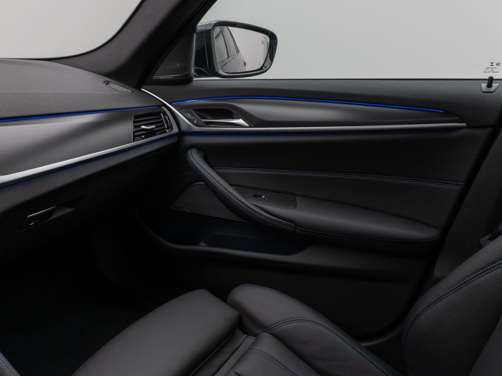 Fahrzeugabbildung BMW 530d xD M Sport Kamera HUD DAB H/K Komfort Alarm