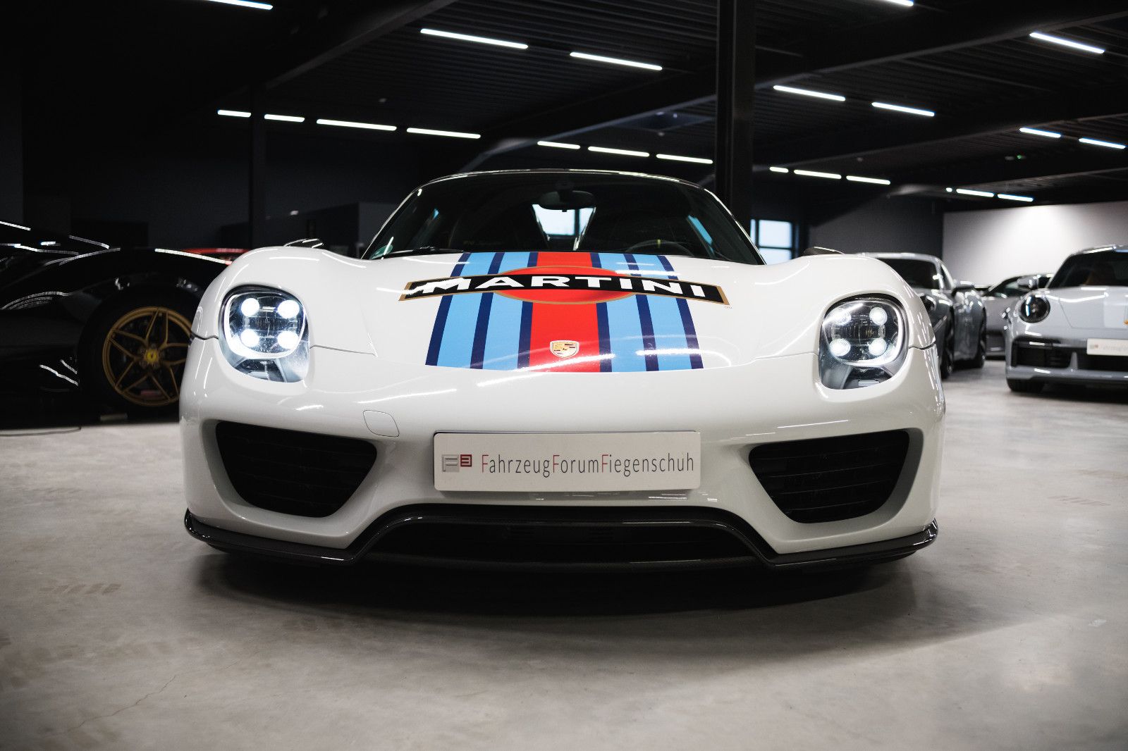 Fahrzeugabbildung Porsche 918 Spyder Weissach-Lift-Burmester-Service neu