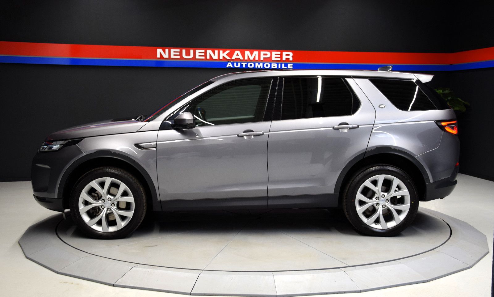 Fahrzeugabbildung Land Rover Discovery Sport AWD Pano Leder 360° LED PDC Totw