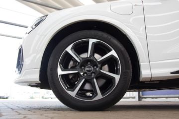 Audi Q3 45 TFSI e S-Line NAVIOPT-BLACKLED
