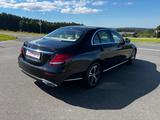 Mercedes-Benz E 200 AVANTGARDE Autom. AVANTGARDE - Mercedes-Benz E 200 mit Benzin-Antrieb: Panorama-Dach, Limousine