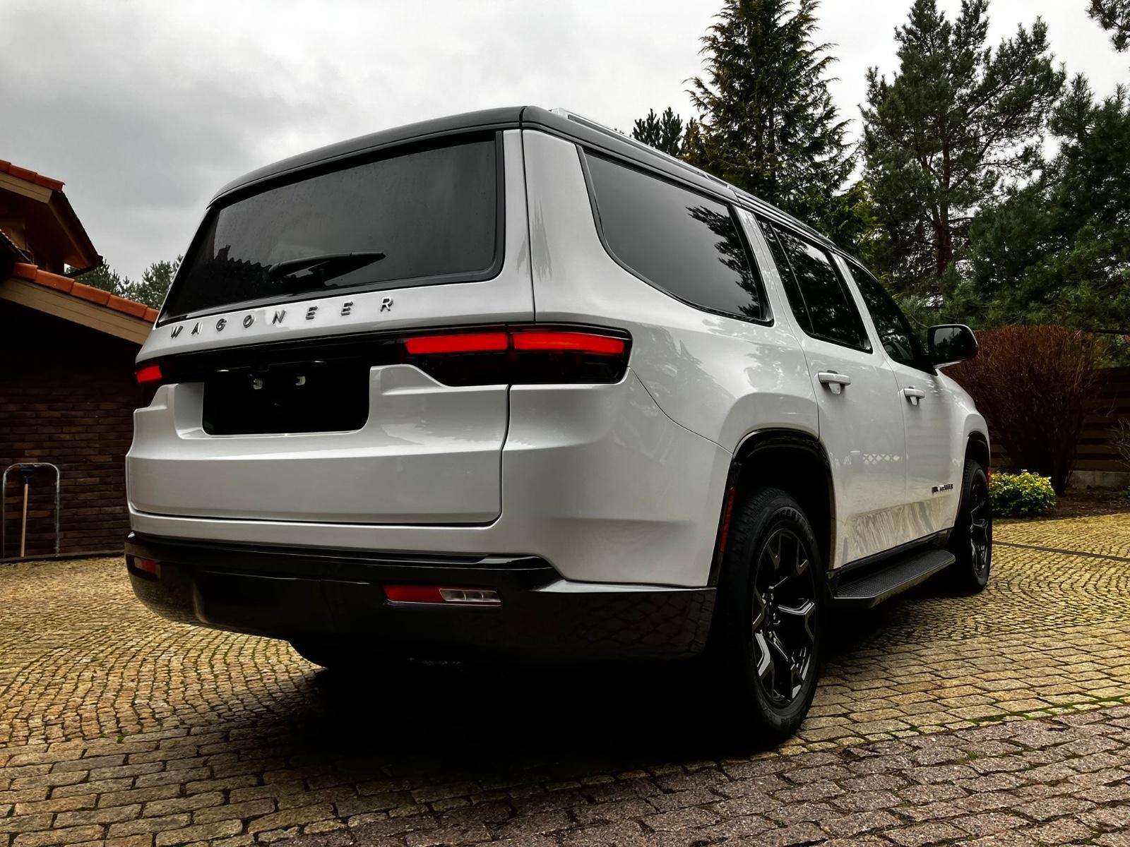 Jeep Wagoneer