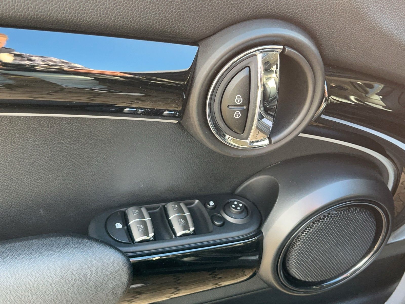 Fahrzeugabbildung MINI COOPER 5-trg.*Automatik*Navi*ViCo*Aktionsangebot