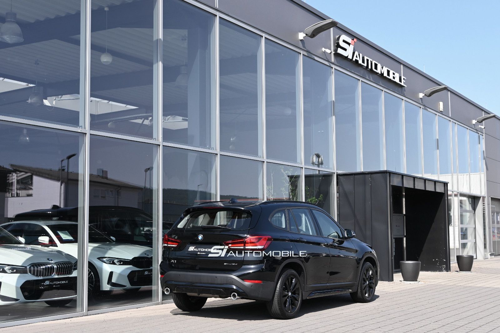 Fahrzeugabbildung BMW X1 sDr18d SPORT °AHK°DAB°KEYLESS°SPORTSITZE°18"°