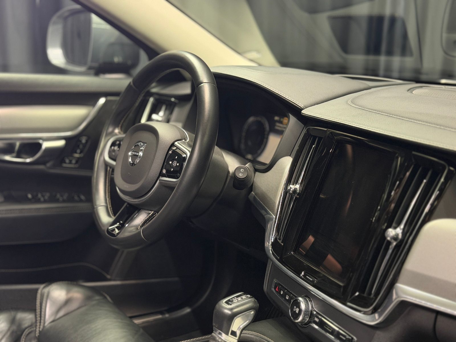 Fahrzeugabbildung Volvo V90 Cross Country Pro AWD|HuD|H&K|360°|PANO