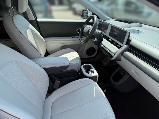 Fahrzeugabbildung Hyundai IONIQ 5 Uniq Elektro 4WD 72 +LEDER+KLIMA+PDC+RFK