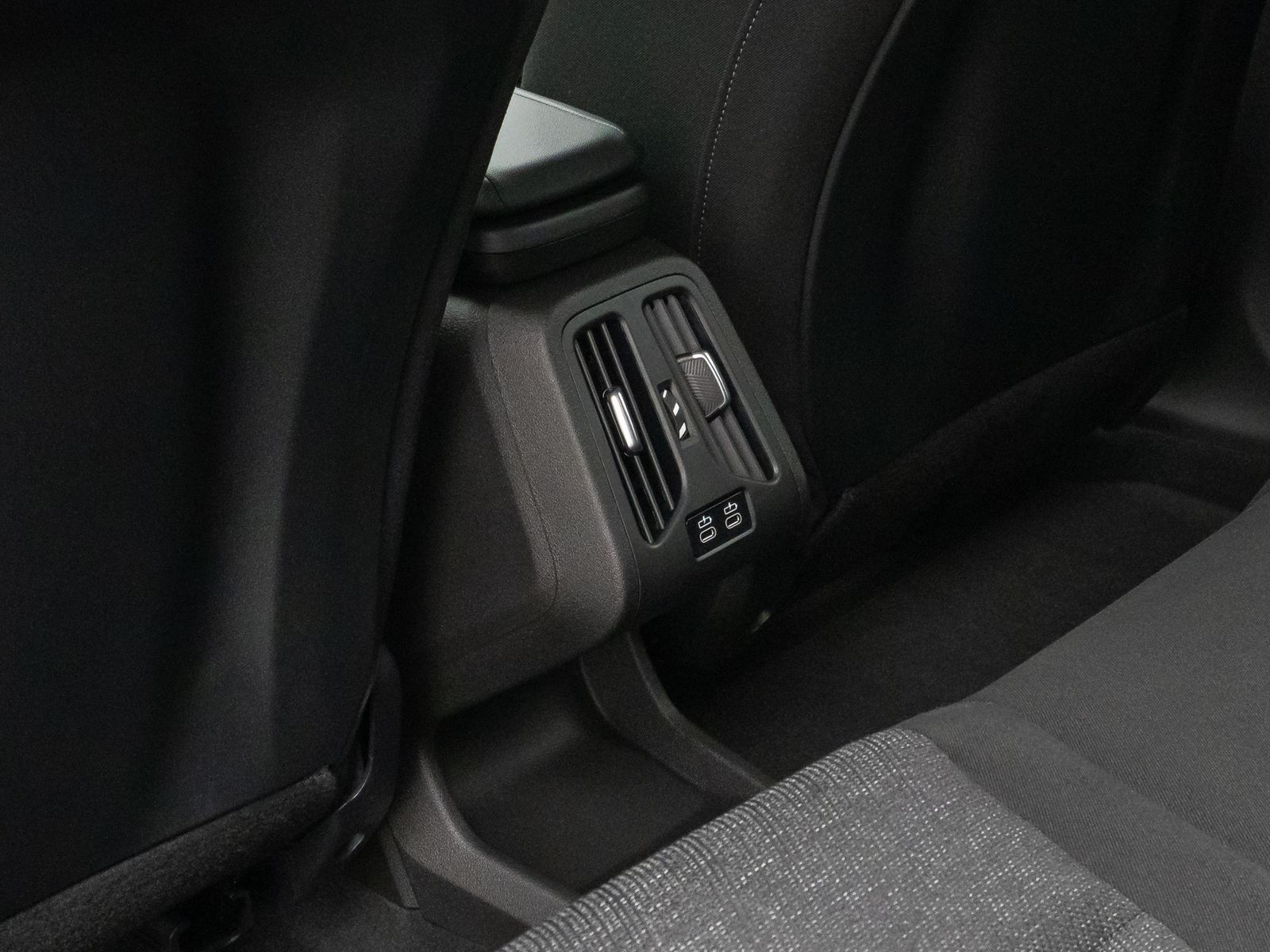 Fahrzeugabbildung BMW iX1 eD20 Kamera DAB Fernlichtassis Komfort Sport