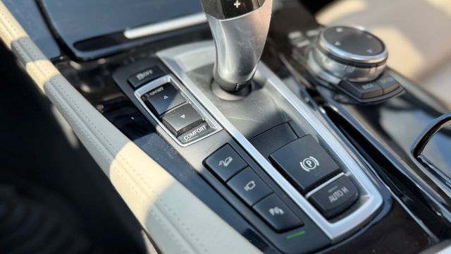 BMW 530d Touring xDrive *LED*HEAD-UP*PANO*KAMERA*