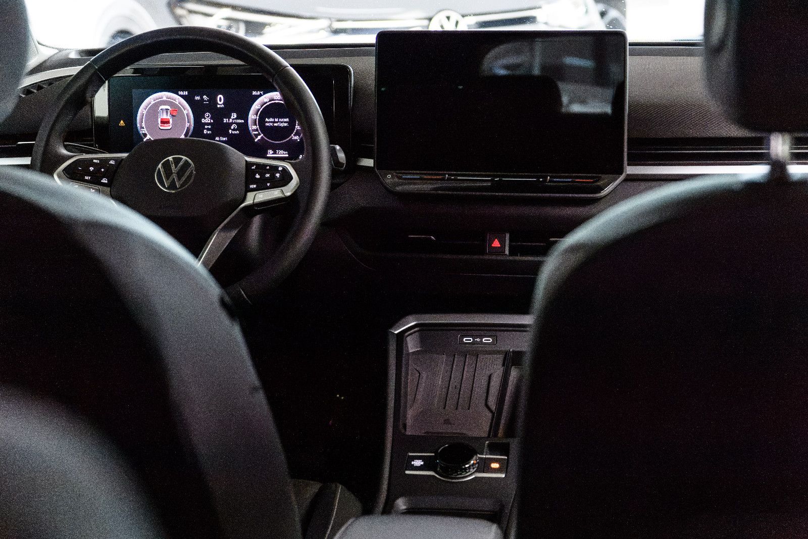Fahrzeugabbildung Volkswagen T-Roc Life 1.5 eTSI DSG LED+NAVI+RFK+SHZ+ACC