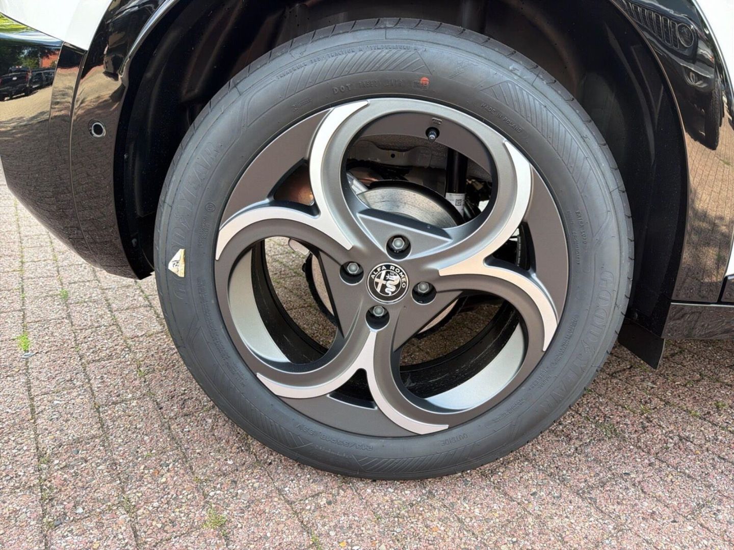 Fahrzeugabbildung Alfa Romeo Junior Ibrida Sport Speciale 1,2 VGT 107kW MY26