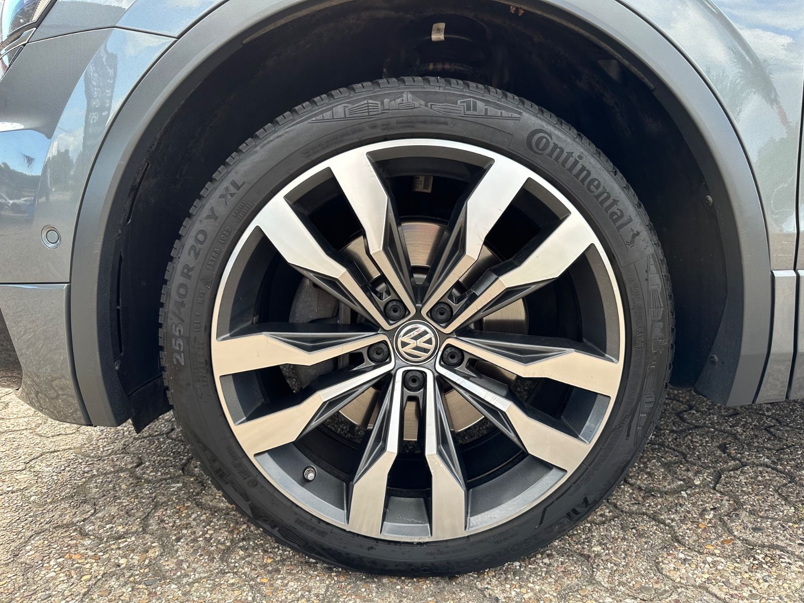 Fahrzeugabbildung Volkswagen Tiguan Allspace 2.0 TDI 4M R-Line AHK/Pano/LED