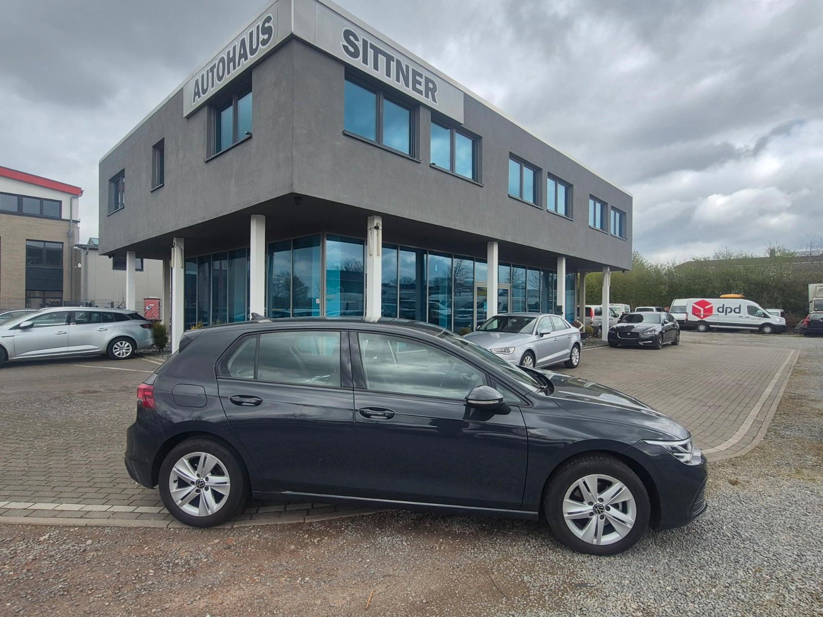 Volkswagen Golf VIII Lim. Life 2.0 TDI Navi