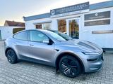 Tesla Model Y Long Range Launch Edition Dual AWD / AHK - silberne Tesla Model Y