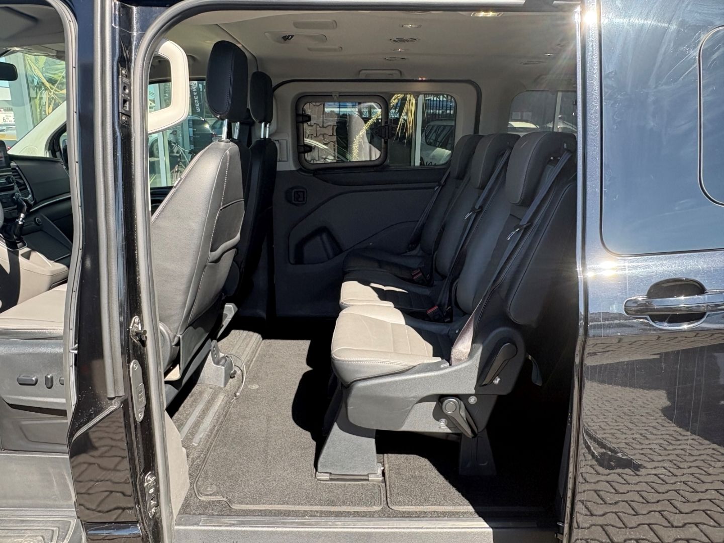 Fahrzeugabbildung Ford Tourneo Custom Kombi 320 L1 Titanium X AHK Behei