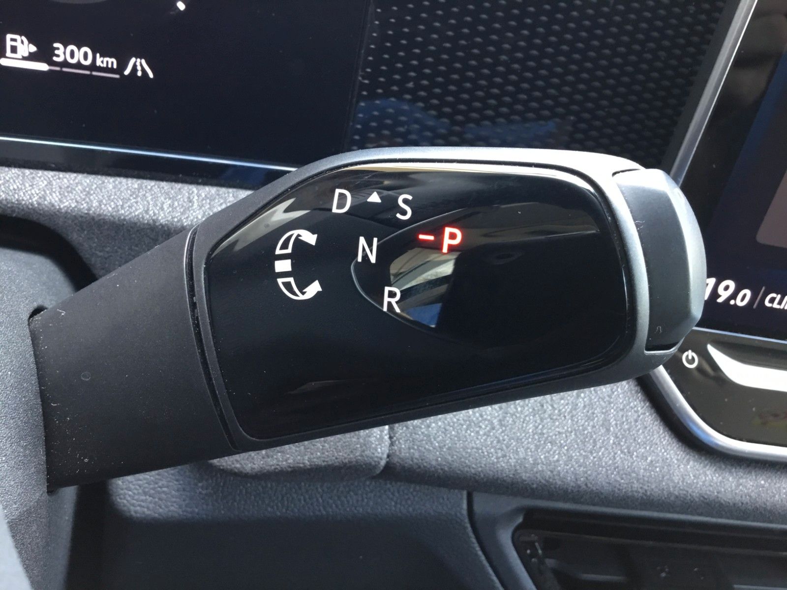 Fahrzeugabbildung Volkswagen Tiguan 1.5 eTSI DSG+AHK+LED+Kamera+Sitzheizung