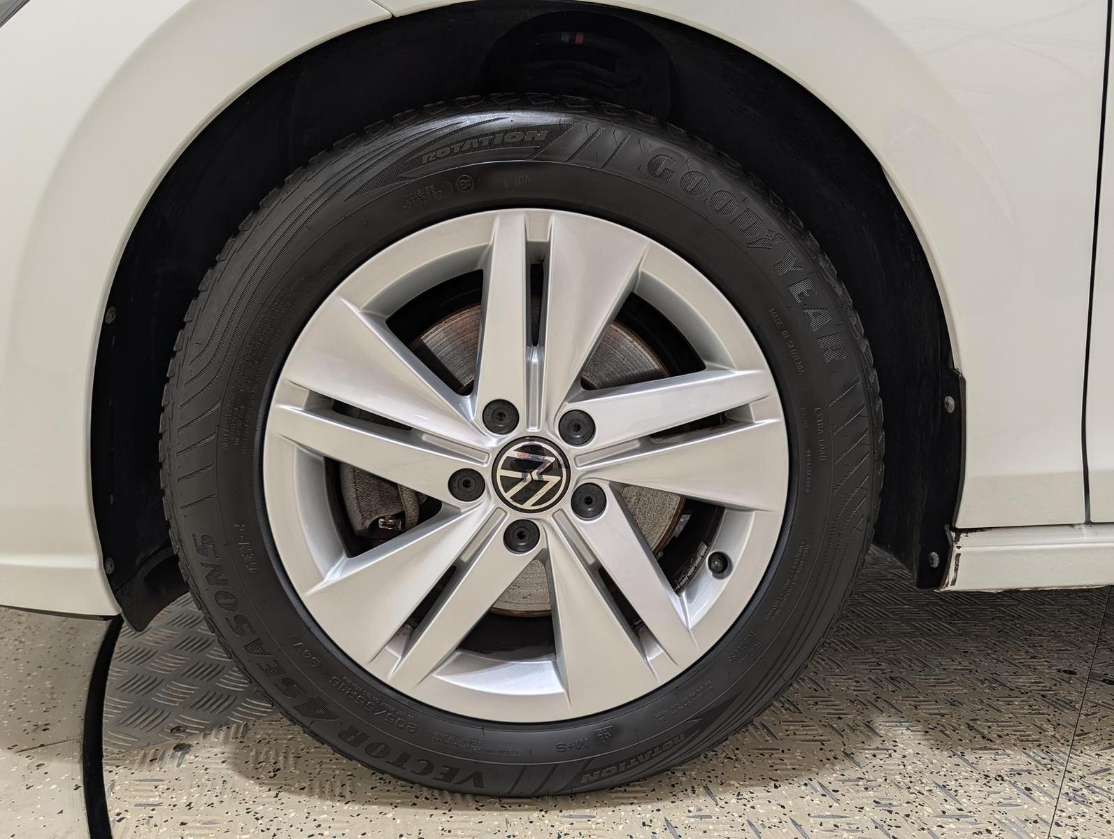 Volkswagen Golf 1.5 TSI Life DCC Fahrwerk AHZV Standhzg., миниатюра 9