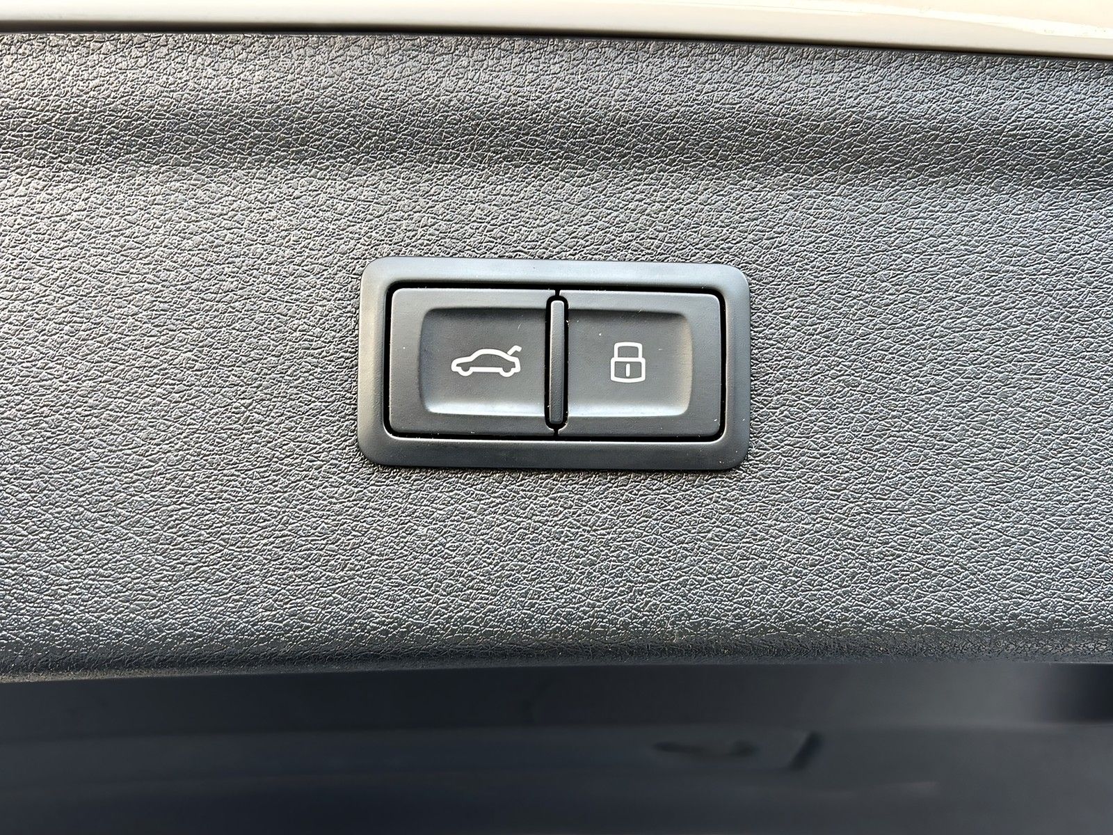 Fahrzeugabbildung Audi Q3 2.0 TDI S LINE SELECTION PANO NAVI KEYLESS