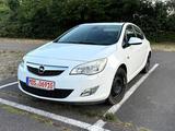 Opel Astra J Lim. 5-trg. Design Edition AHK*PDC*SHZ - Opel Astra: Design