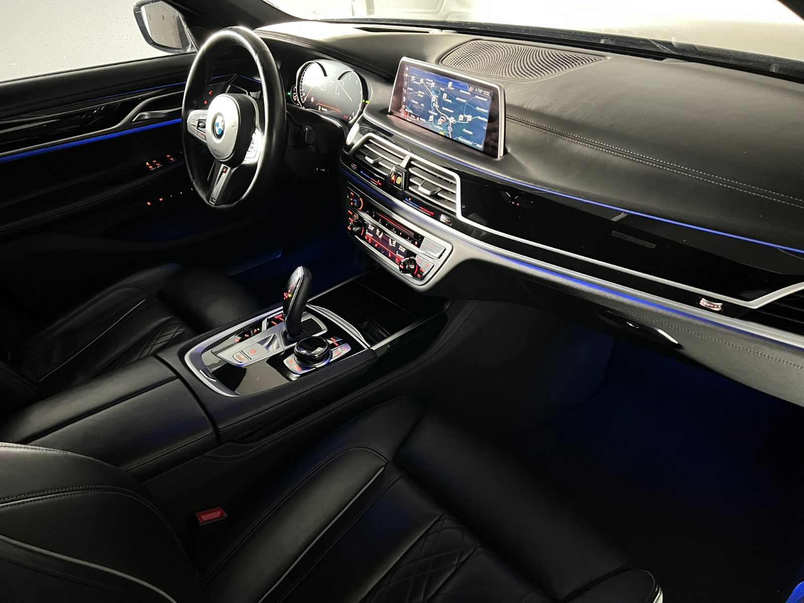 Fahrzeugabbildung BMW 750 d xDrive M SPORT/LASER/EXECUTIVE PRO/FROZEN