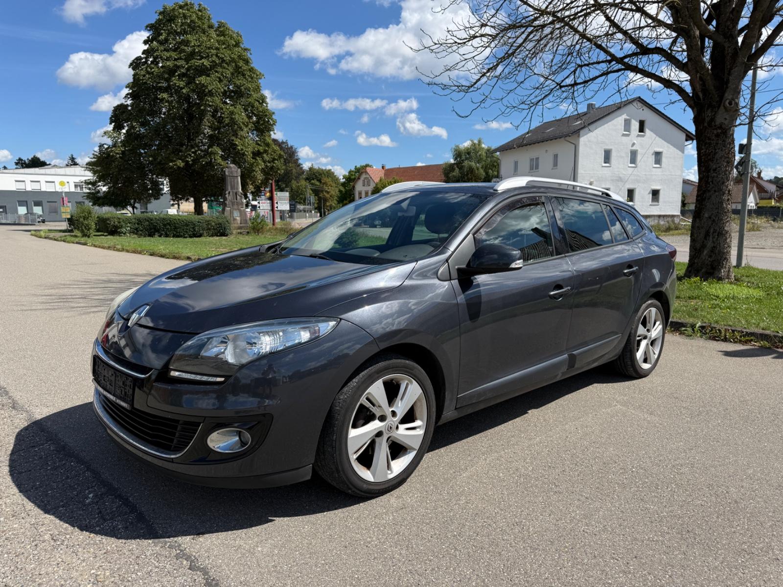 Renault Megane 2012 — rear view