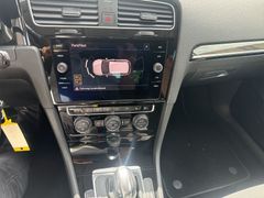 Fahrzeugabbildung Volkswagen Golf VII 1.5 TSI DSG R-Line LED NAVI SHZ ACC