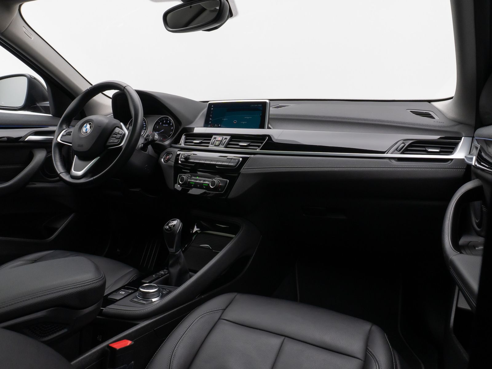 Fahrzeugabbildung BMW X2 sD18i Panorama Parkassist DAB HiFi AHK LED