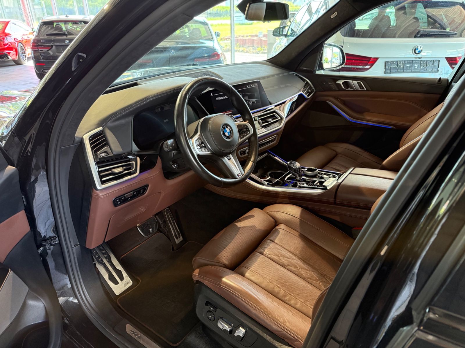 Fahrzeugabbildung BMW X5 xDrive40d M Sport*AHK*StandHz*SkyL*H/K*Laser*