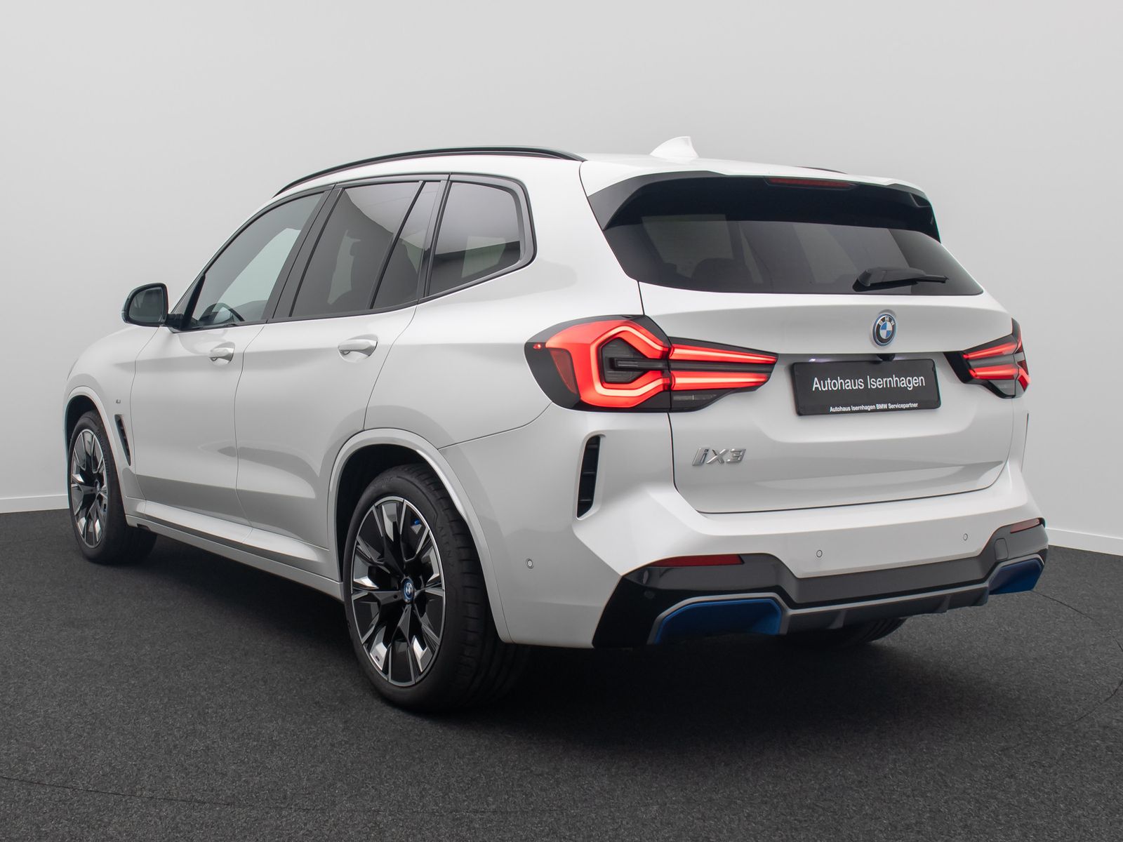 Fahrzeugabbildung BMW iX3 Impressive ACC 360°HUD AHK DAB Panorama H/K