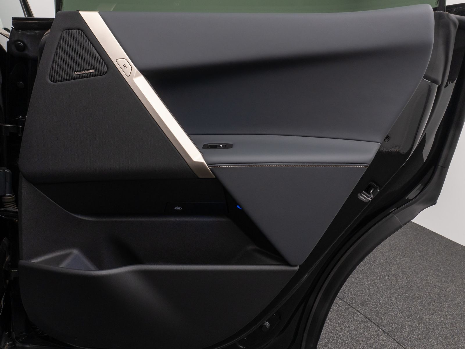 Fahrzeugabbildung BMW iX xD50 Sport 360°H/K DAB SoftCl AHK Komfort 21"