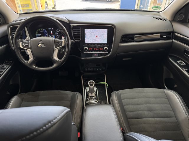 Mitsubishi Outlander PHEV Basis Spirit 4WD