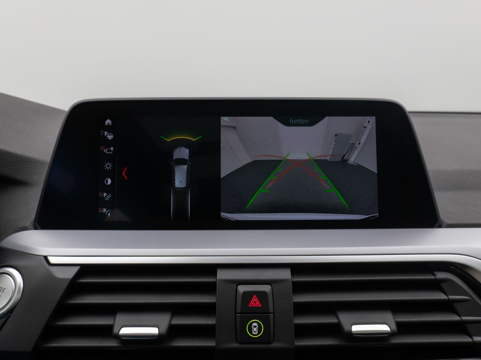 Fahrzeugabbildung BMW X3 xD30e Panorama Kamera DAB HiFi WLAN Stop&Go