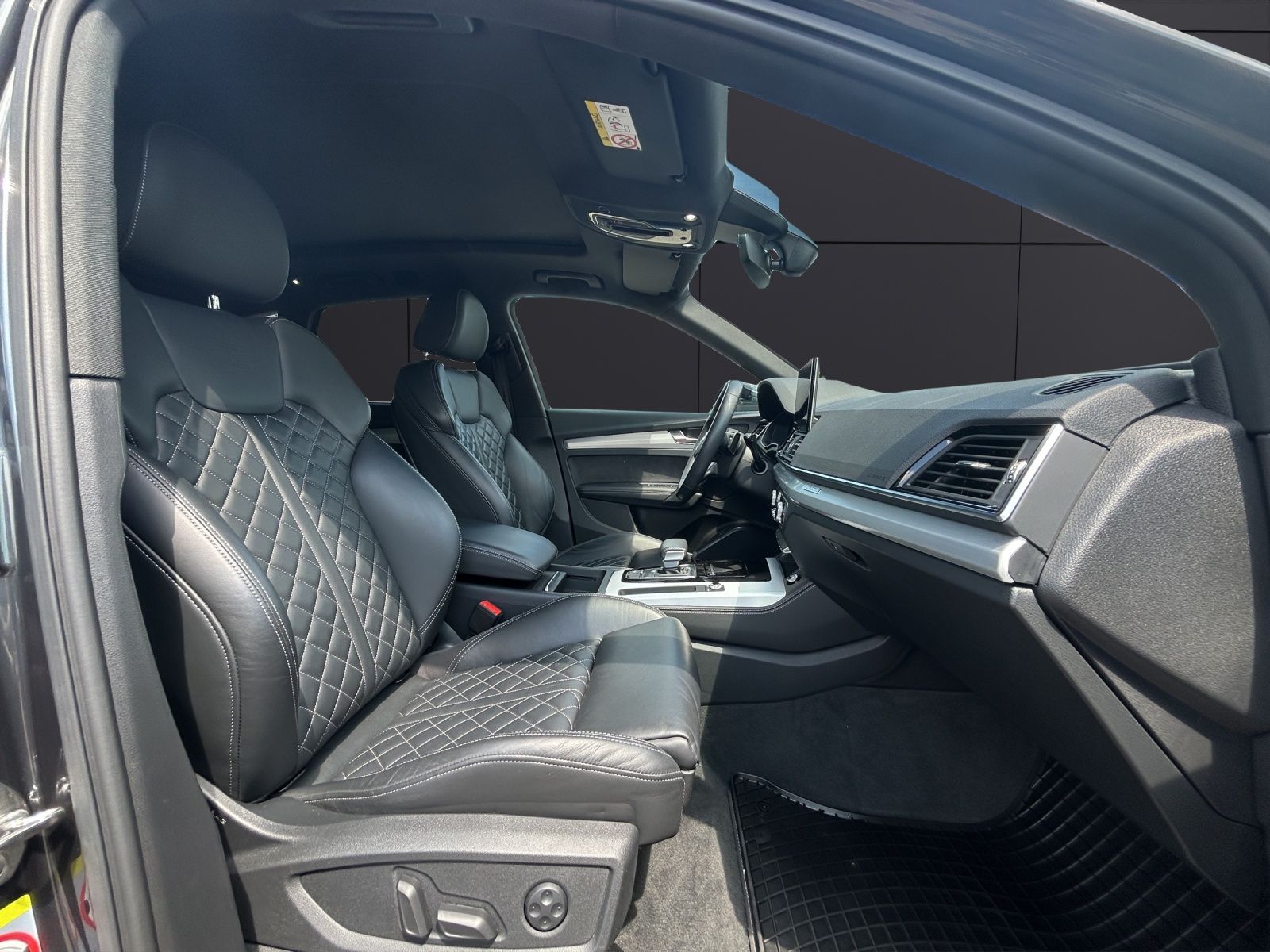 Fahrzeugabbildung Audi Q5 45 TFSI advanced S-Line quattro LED AHK Navi