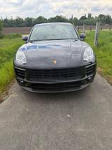 Porsche Macan - - - Porsche Macan in Oberhausen