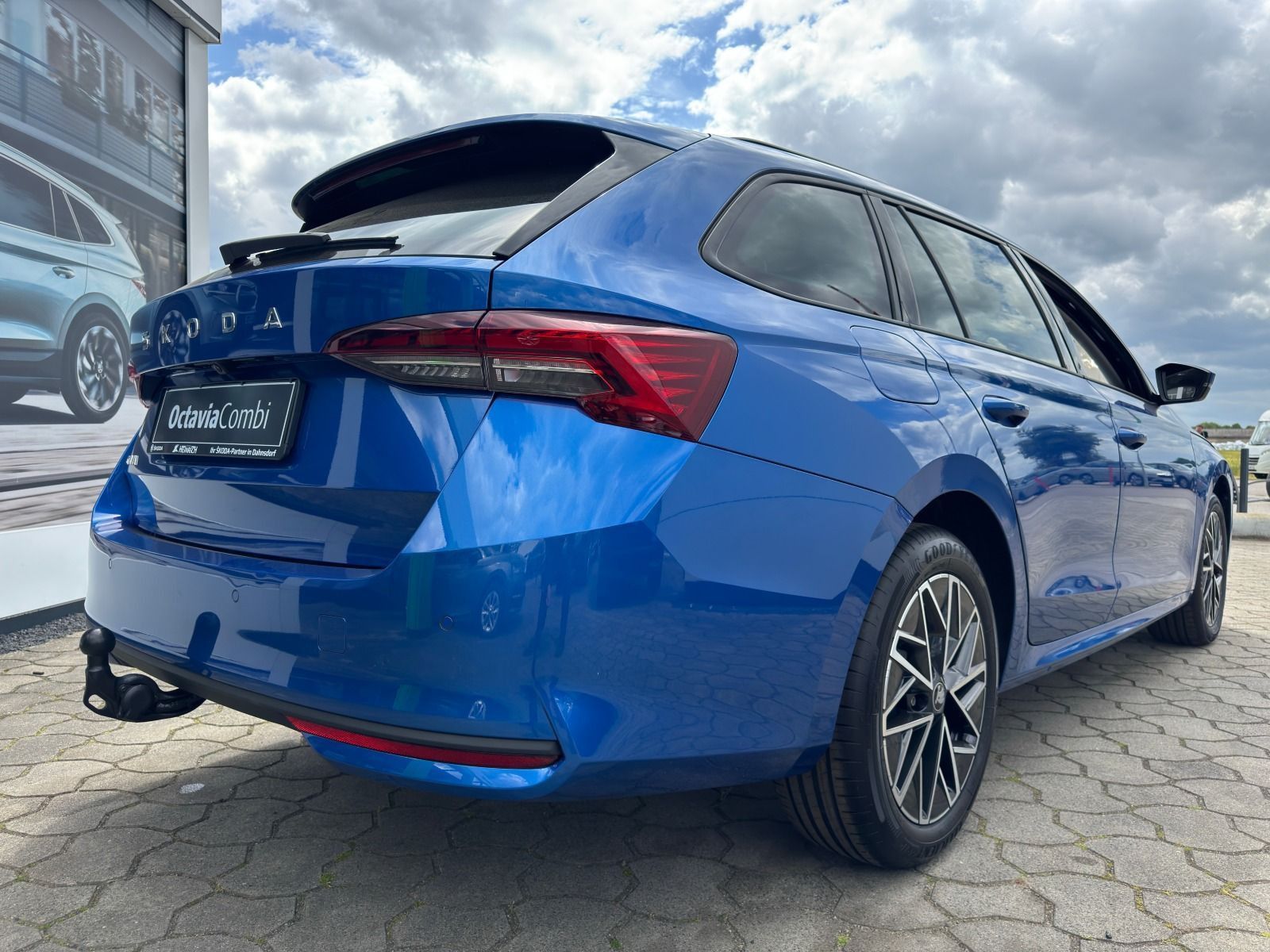 Fahrzeugabbildung SKODA Octavia Combi 1.5 TSI DSG*AHK*RFK*NAVI*eHeck