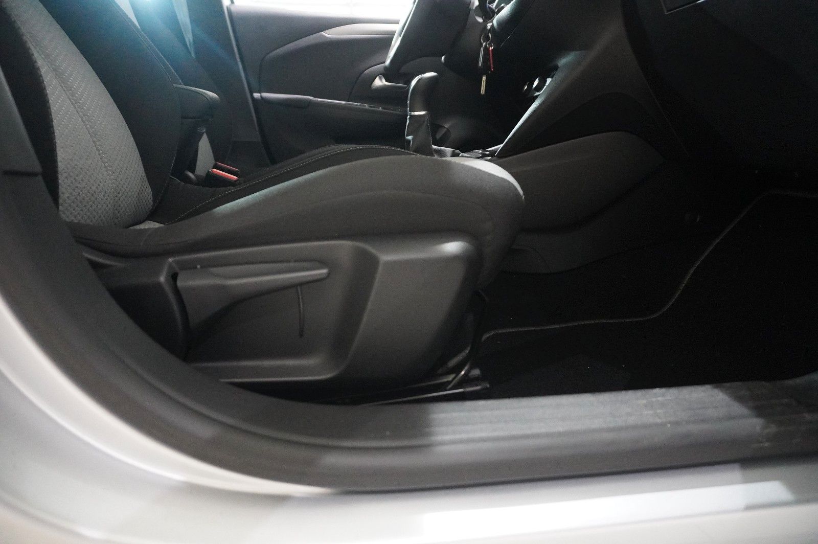 Fahrzeugabbildung Opel Corsa F 1.2 FACELIFT NAVI/LED/KAMERA/VIRTU./DAB+