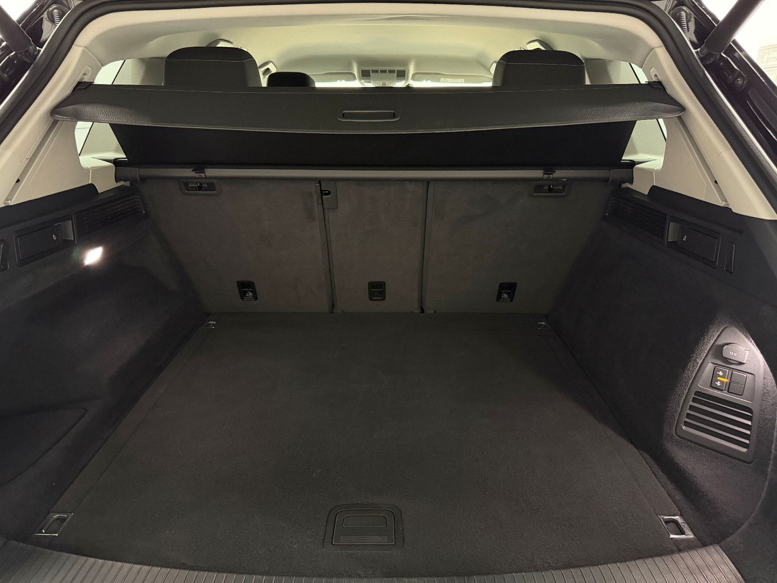 Fahrzeugabbildung Volkswagen Touareg 3.0 TDI 4Motion/KAMERA/ACC/AHK/LED