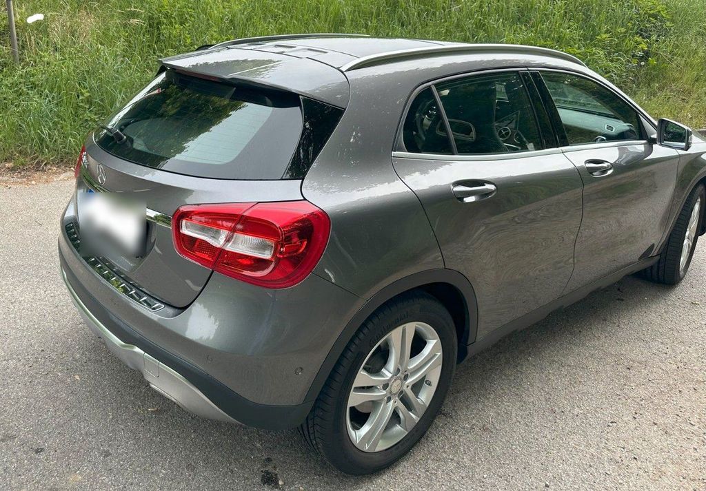 Image of Mercedes-Benz CLA 180