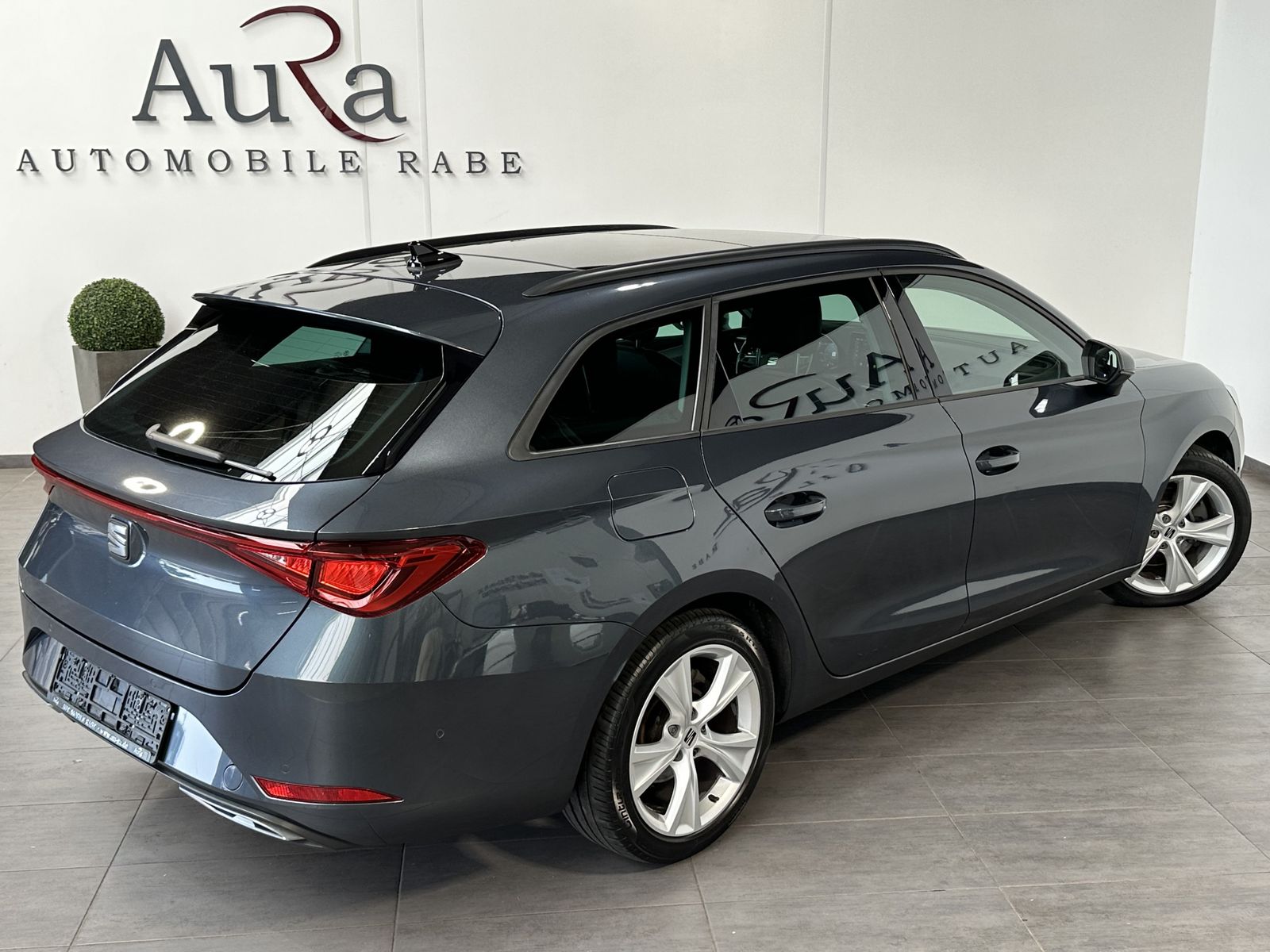Fahrzeugabbildung SEAT Leon SpT 2.0 TDI DSG FR NAV+LED+AHK+PANO+ACC+KAM