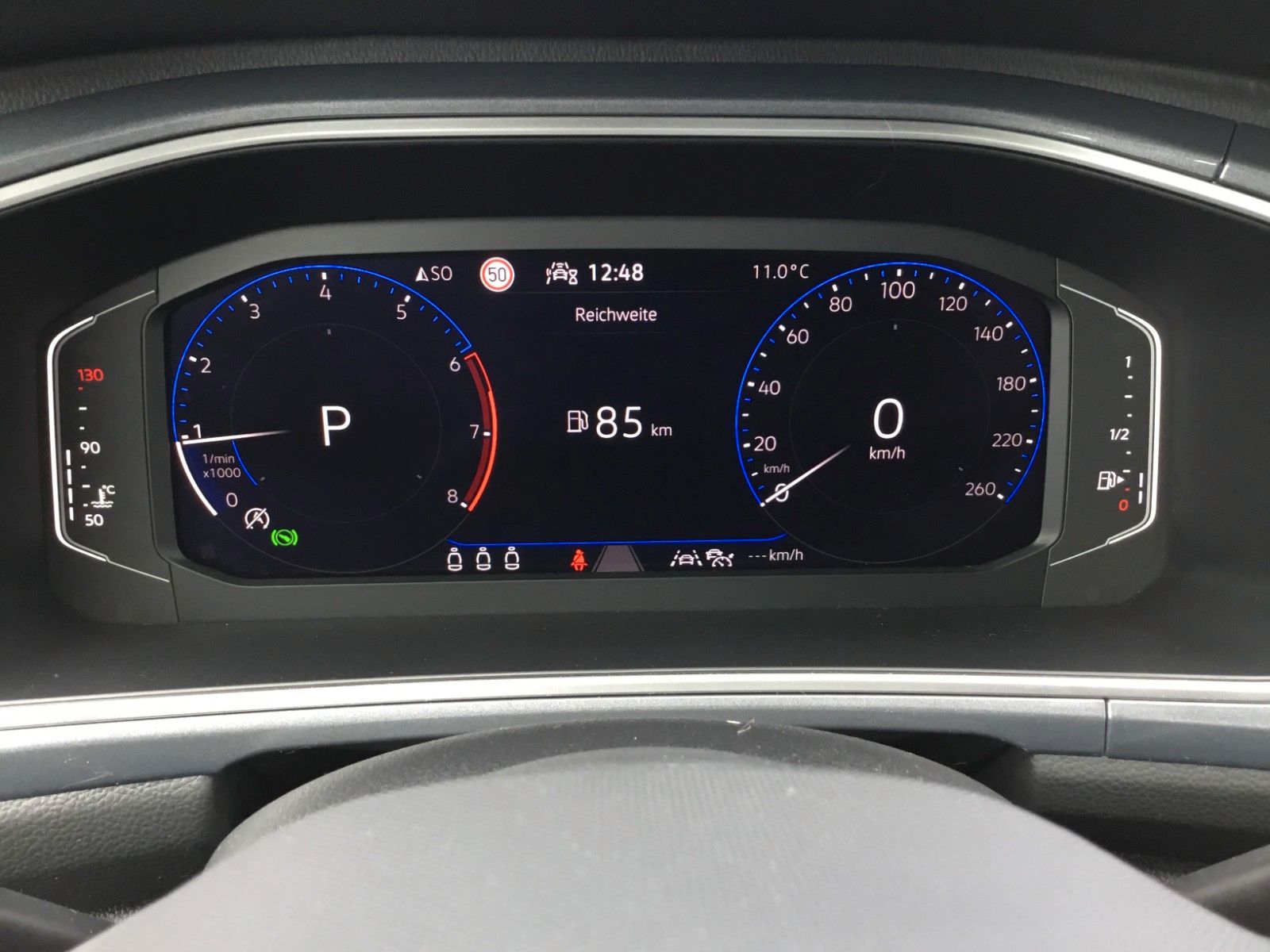 Fahrzeugabbildung Volkswagen T-Roc 1.5 TSI DSG Style+AHK+MatrixLED+ACC+Pano
