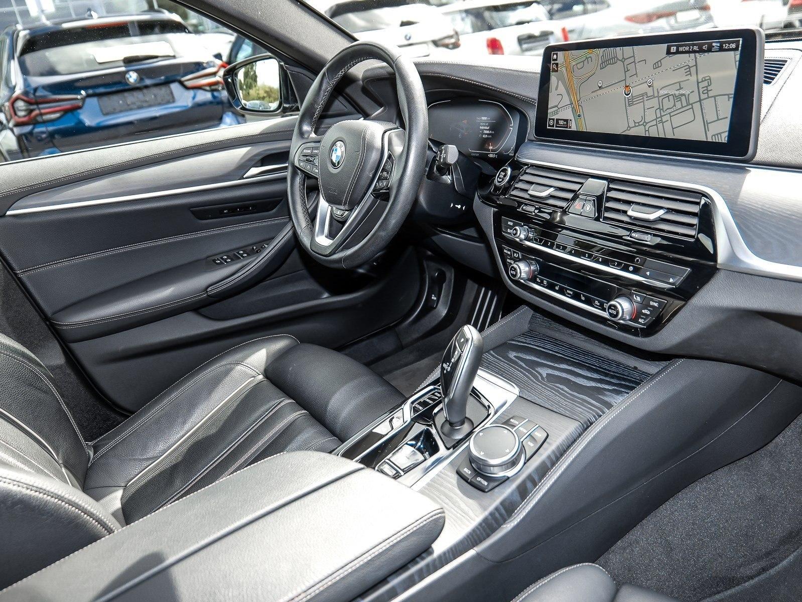 BMW 530d Touring Luxury Line HUD PANO RFK NAVI DAB
