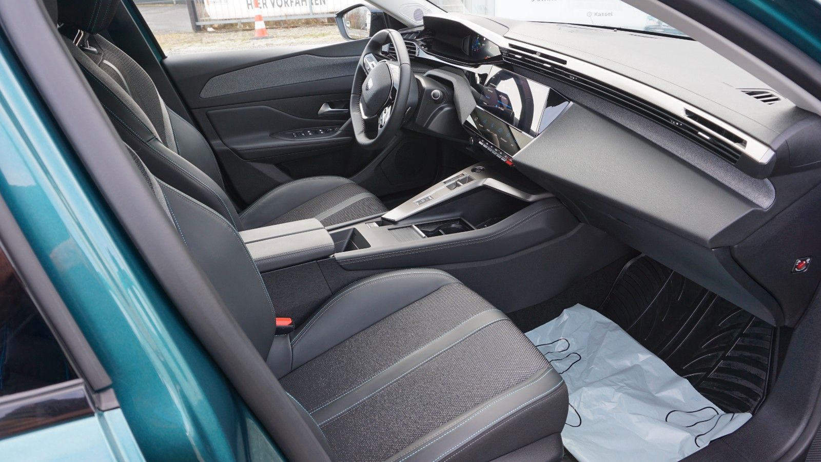 Fahrzeugabbildung Peugeot 308 SW Hybrid 180 Allure T.Leder,Navi,LED,SH,Kam