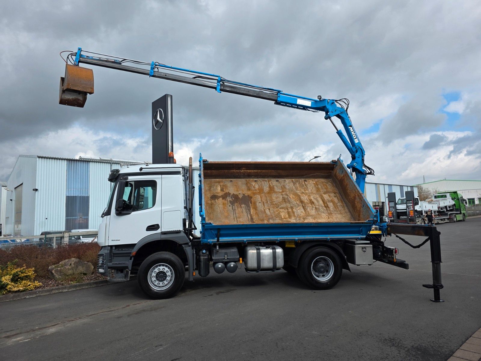 Fahrzeugabbildung Mercedes-Benz Arocs 1832 KK 4x2 Kran MKG HLK 116 A3 Funk
