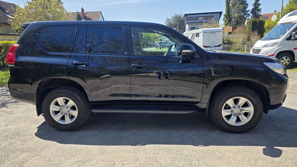 Image of Toyota Land Cruiser