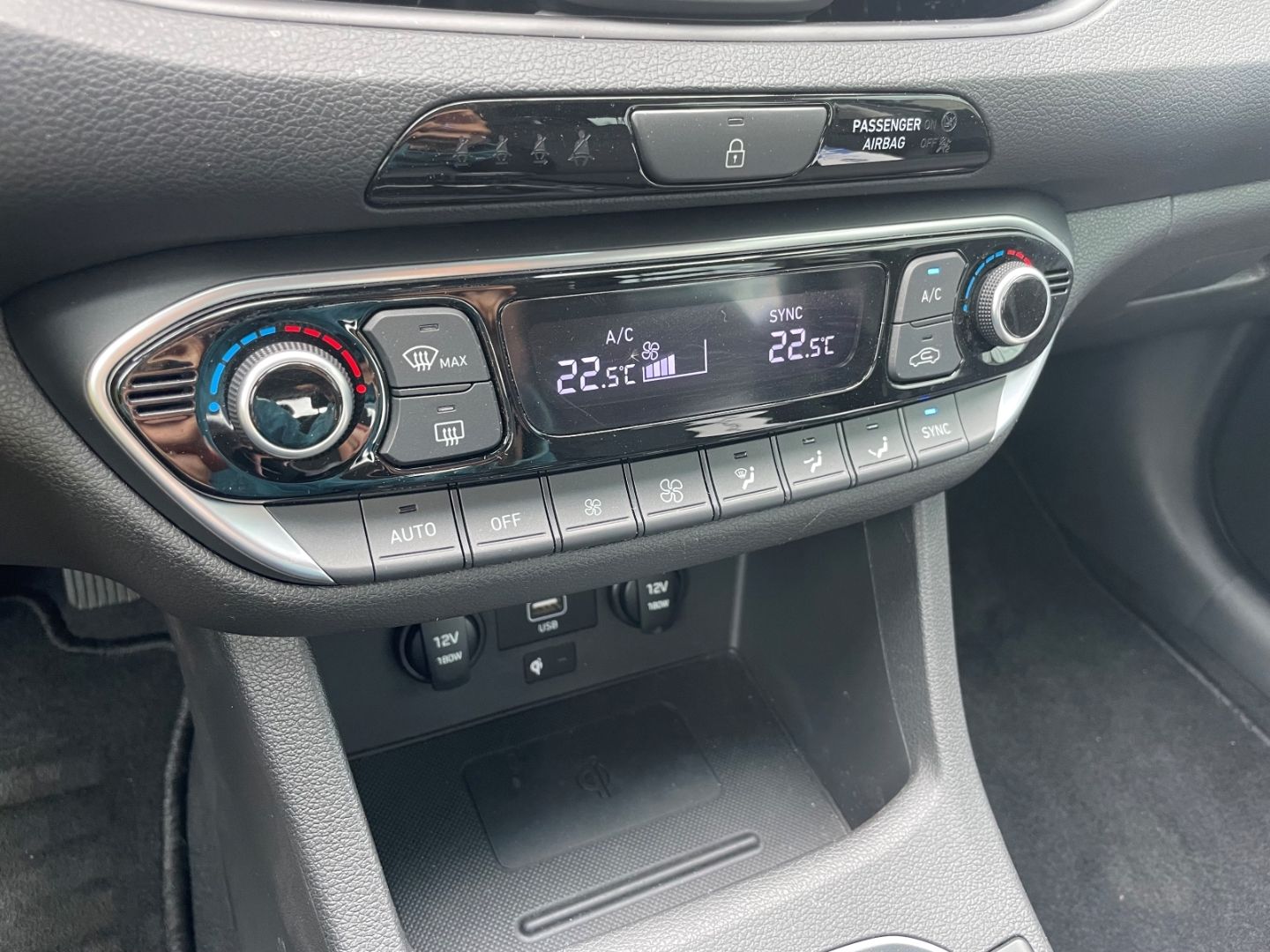 Fahrzeugabbildung Hyundai i30 Trend Mild-Hybrid DAB Kamera SpurhalteAss