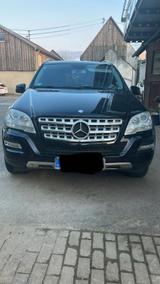 Mercedes-Benz ML 300 CDI 4MATIC BlueEFFICIENCY - - Mercedes ML 300 mit Schiebedach