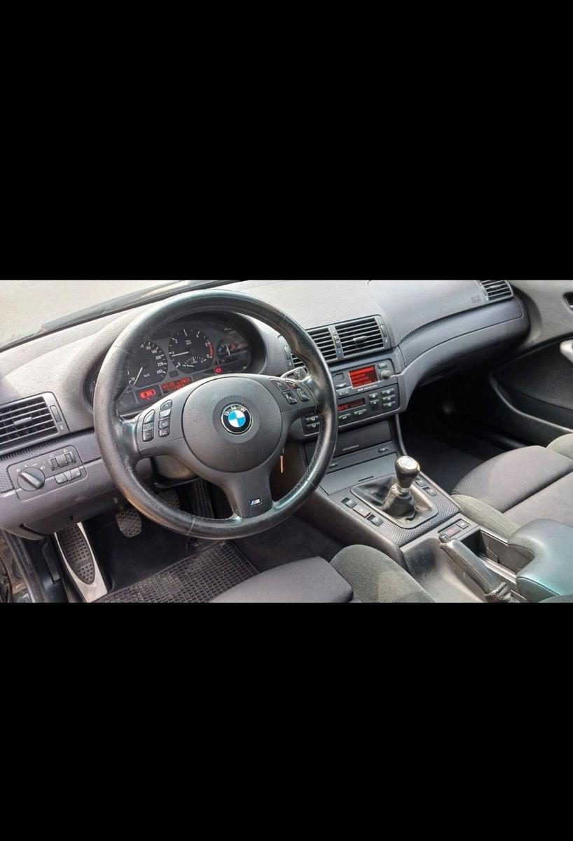 BMW 320 2004 — rear view