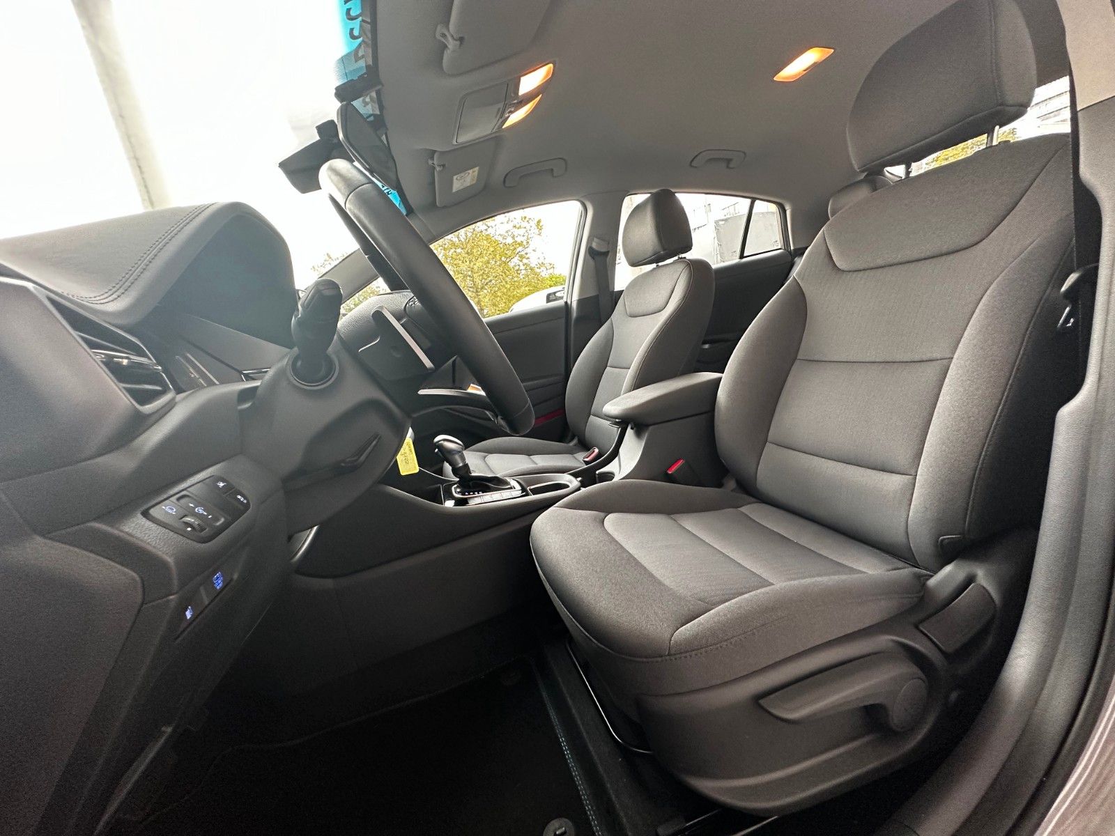 Fahrzeugabbildung Hyundai IONIQ Trend HEV 1.6l 105PS Carplay/Kamera!