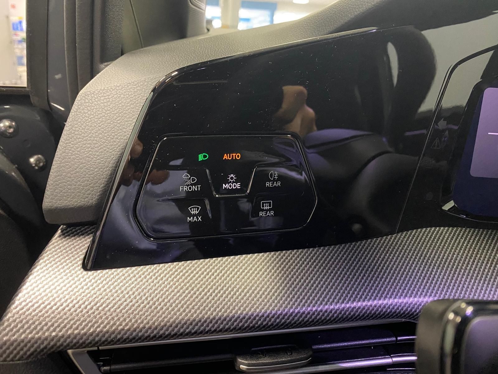 Fahrzeugabbildung Volkswagen Golf Variant1.5 eTSI R-Line Black Style+IQ.LIGHT