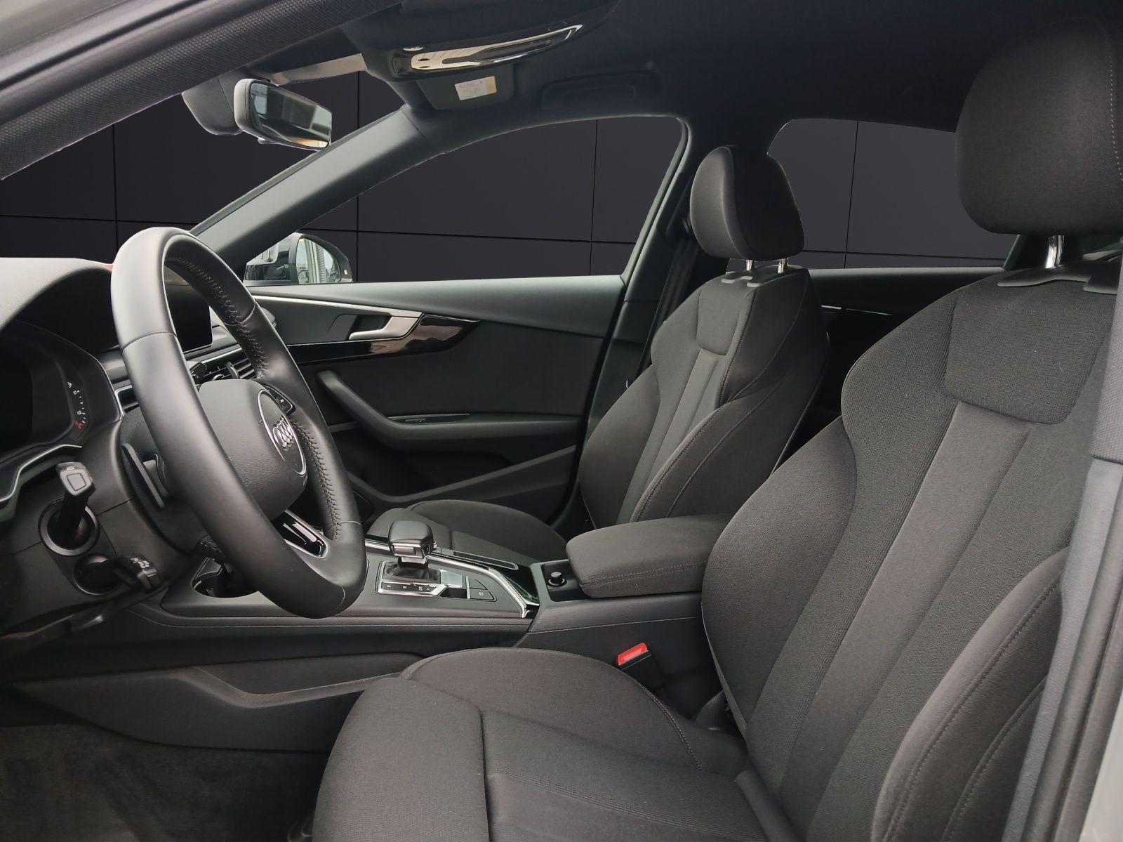 Fahrzeugabbildung Audi A4 TFSI sport S-Line-Black LED AHK Navi AVC ACC